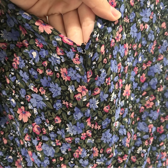 Astr the Label shirred ruffle skirt mini dress purple blue red floral v neck - Picture 12 of 13